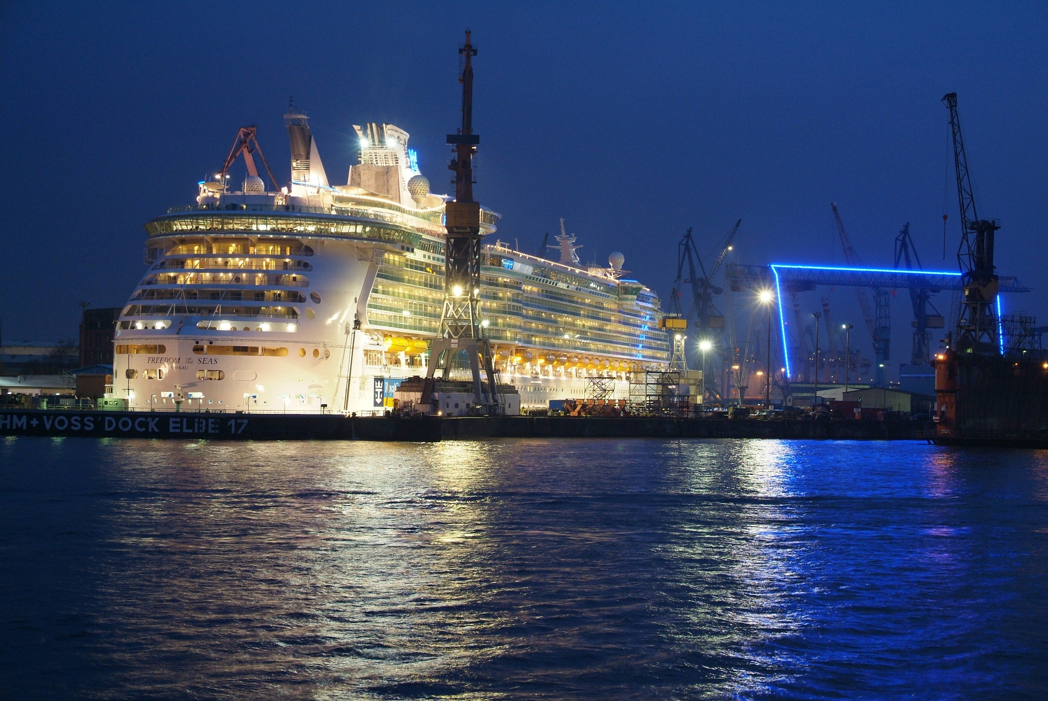 Freedom_of_the_Seas-DerClaus