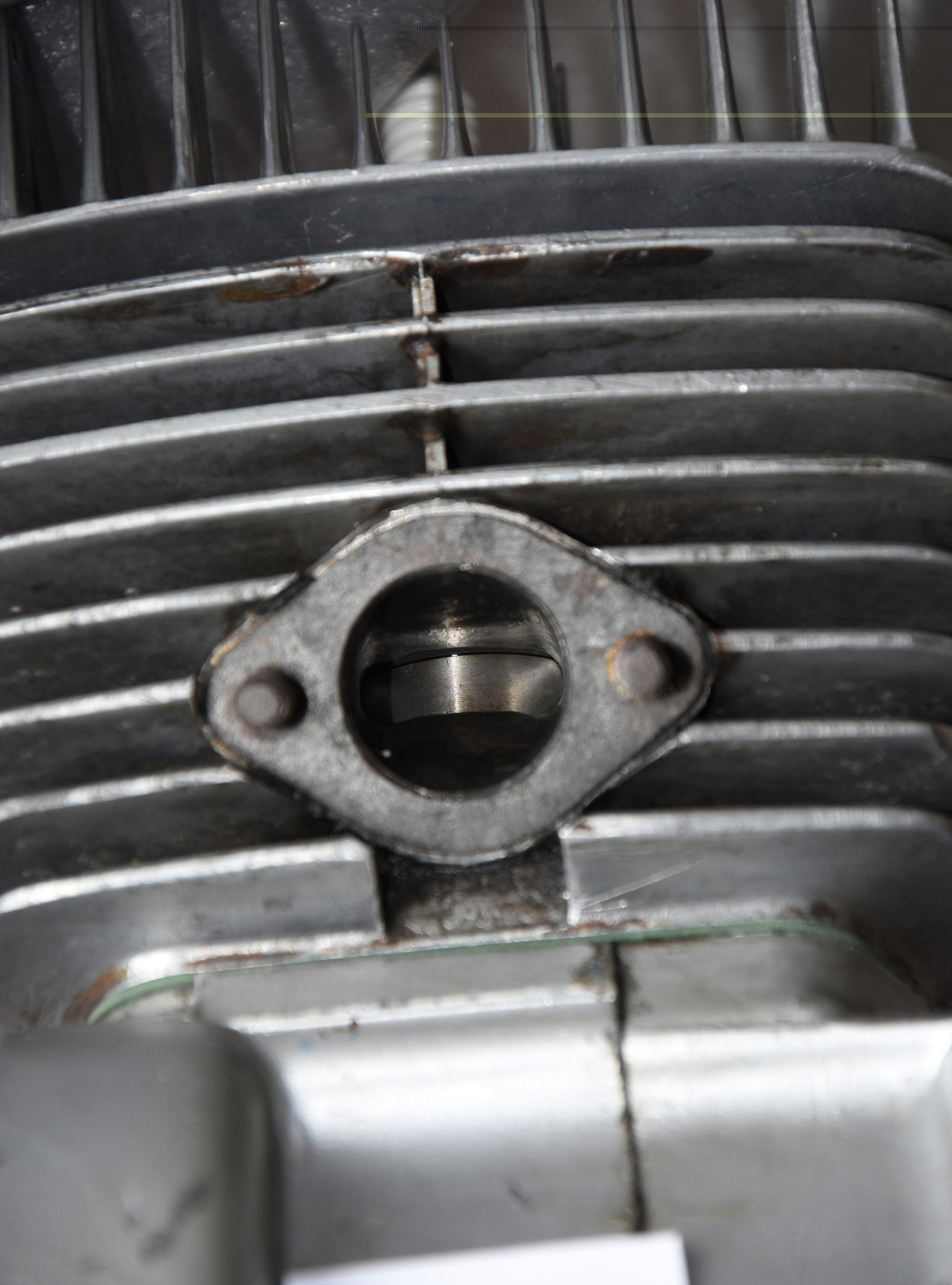 442 Zylinder querrillen sollen sichtbar sein im Kolben